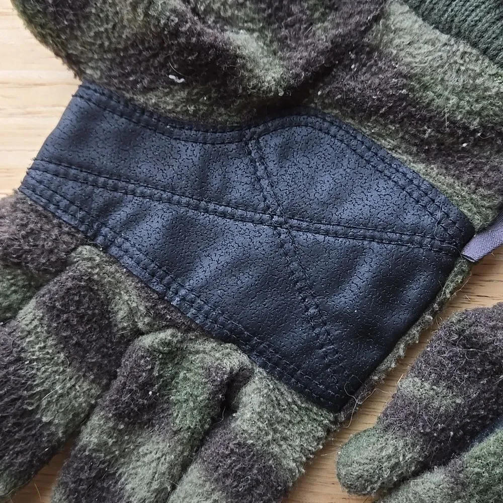 Columbia Youth Large Camouflage Knit Gloves Big Kids Boys Unisex Colors